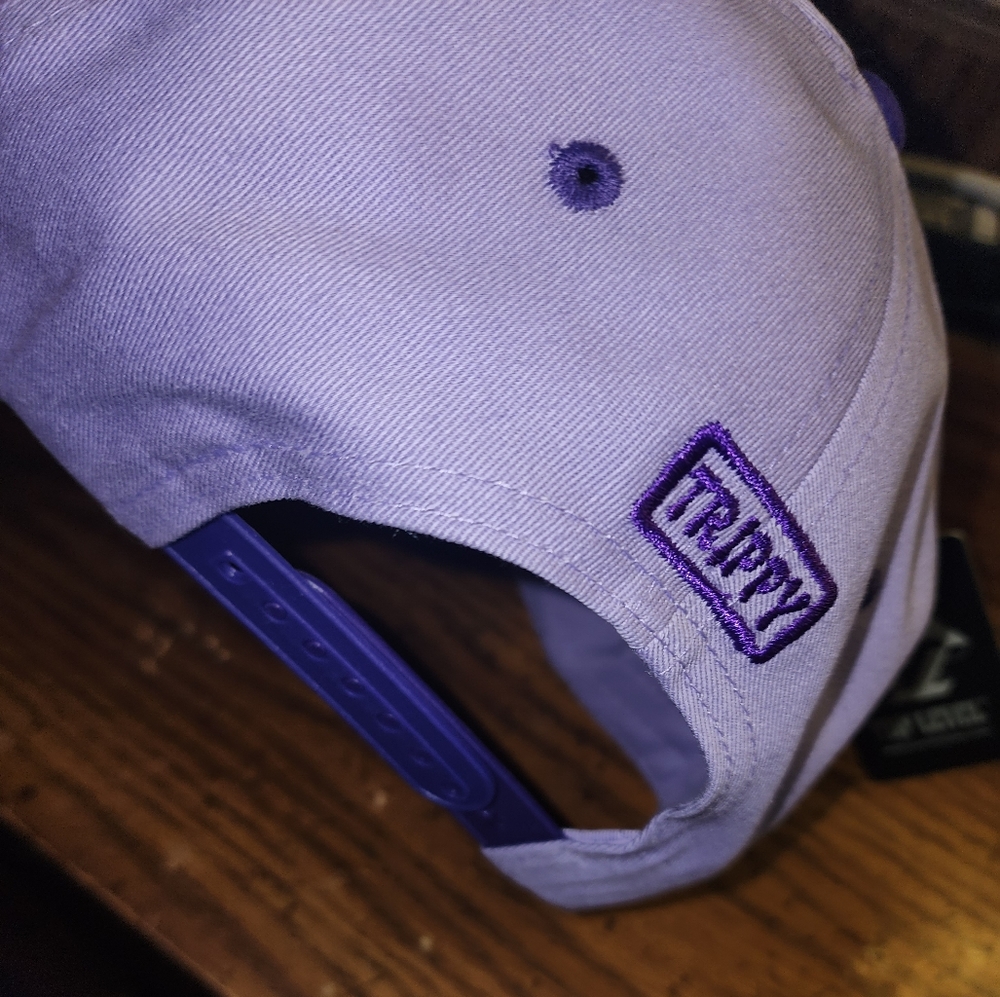Unisex trippy trucker hat